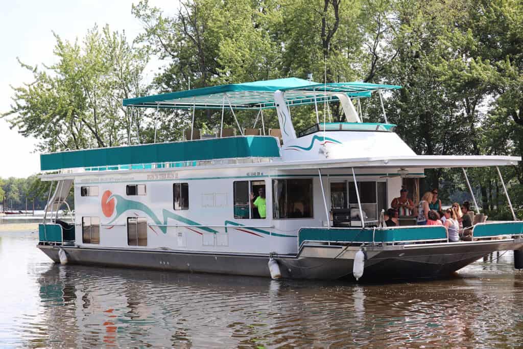 Houseboat-2-Feature