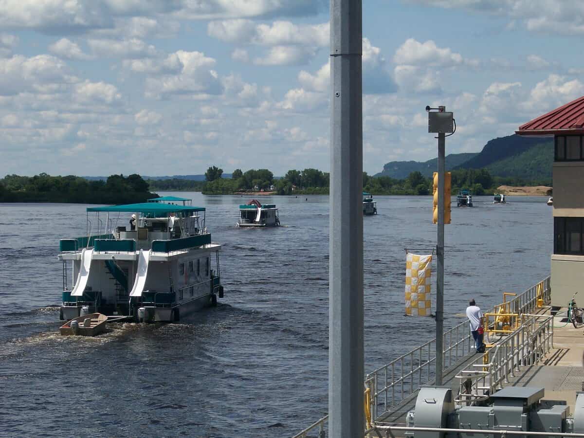 Houseboats-4 Houseboats 4 - Fun 'N The Sun Houseboats